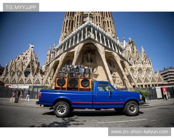 巴萨重返诺坎普，球迷回归营造热烈氛围